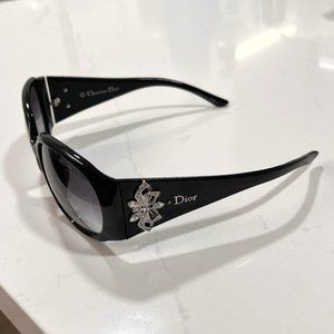 Christian Dior Women's Oversized Sunglasses Embellished with Crystal Iconic Bee